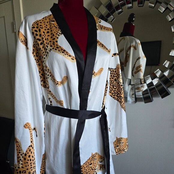Jezebel Leopard Robe - Picture 1 of 2